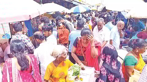 People crowding Mattuthavani flower market for last minute purchase of essentials for Vinayaka Chathurthi