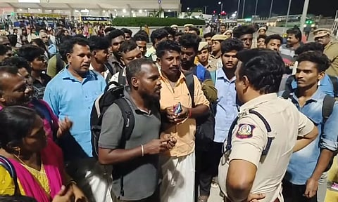 Passengers protest in Kilambakkam bus stand due to overcrowding and insufficient bus services