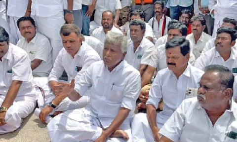 AIADMK MLA fights his way to hold ‘bhoomi puja’ for Centre-funded road project in Krishnagiri