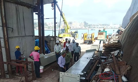 Construction work of a Glass Bridge connection between Swami Vivekananda Memorial and Thiruvalluvar Statue in Kanniyakumari (Dailythanthi)