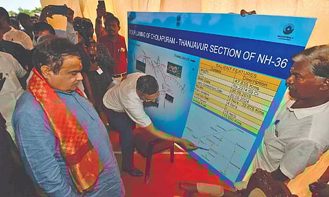 Officials briefing Union Minister Nitin Gadkari about the Vikravandi-Thanjavur NH projects on Friday
