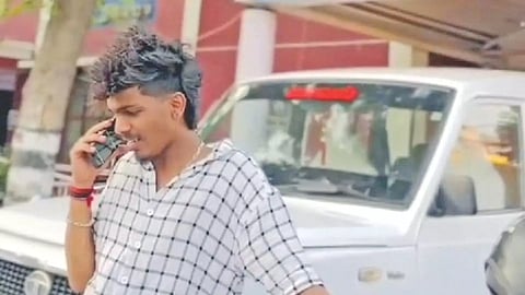 Video grab of the youth in front of Kovai police station