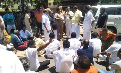 PMK protests in front of Mamallapuram police station, seeks probe into sculptor's death