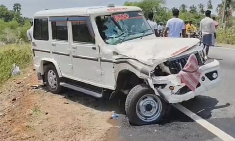 Accidental car of divisional officer (Dailythanthi) 