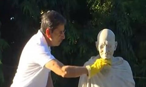 Tamil Nadu Governor RN Ravi cleaning up Mahatma Gandhi's statue