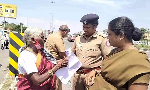 Woman protests on National Highway near Maduranthagam to control stray dog menace