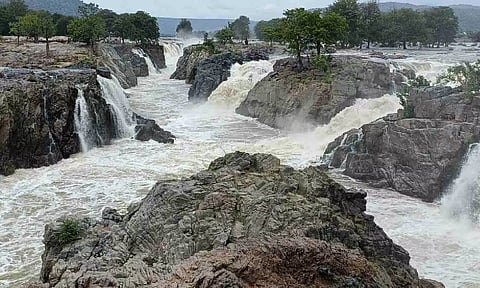 Hogenakkal Falls 