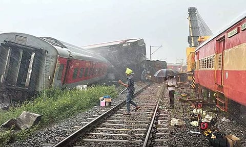 Heavy rain in Tiruvallur hinders restoration works after Bagmati Express collision