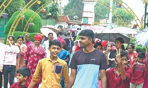 Tourists at GBG during a rainy weekend