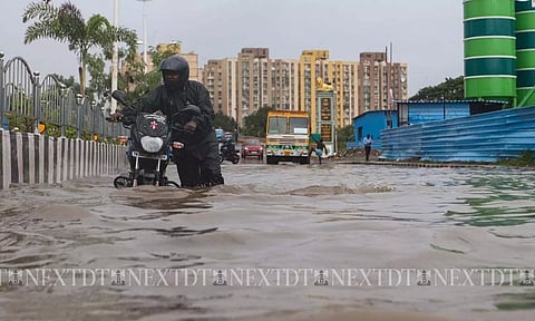 Chennaiites grapple through flooding and waterlogging in various parts of the city due to heavy downpour (Photo: Hemanathan.M)