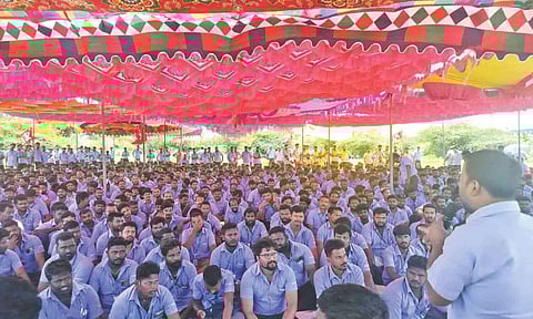 Striking workers at Sunguvarchatiram Samsung facility