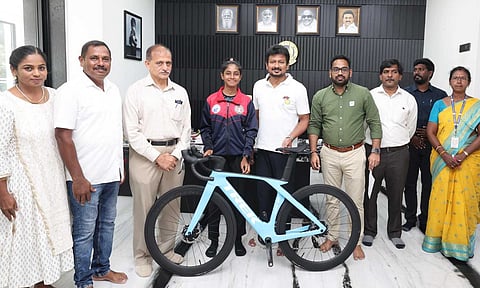 Deputy Chief Minister Udhayanidhi Stalin awarded racing cycles to five cyclists