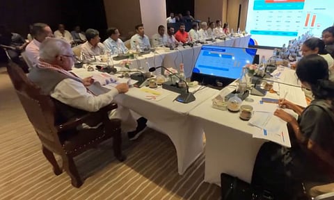 Manohar Lal chairing meeting with TN officials