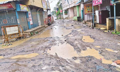 Damaged stretch on Gouthaman Street between Pammal and Anakaputhur 