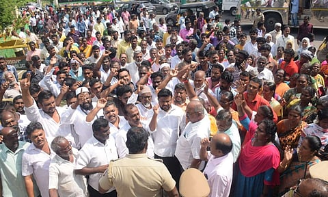 Street vendors staging protest in Tiruchy on Monday 