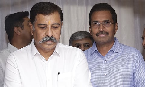 mar Parwani, state president, Chhattisgarh Chamber of Commerce & Industries and CAIT VP with D Lakshminarayanan, MD, Sundaram Home Finance