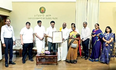 Tamil scholar M Selvarasan receiving the Kalaignar M Karunanidhi Semmozhi Tamil Award