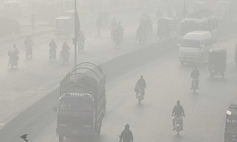 Pakistan: Smog tightens its grip in Punjab creating lockdown situation