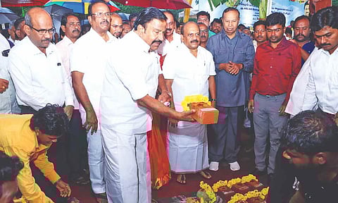  Minister KN Nehru, MP TR Baalu and other officials at the ceremony in Tambaram on Tuesday