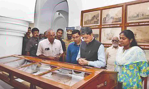 Governor Ravi during his visit to the Saraswati Mahal Library on Wednesday
