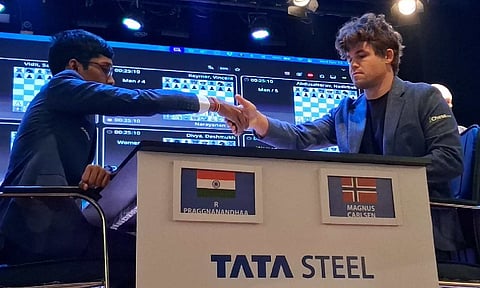 Praggnanandhaa faced Magnus Carlsen in the Tata Steel Chess India Rapid tournament (X/chessbaseindia)