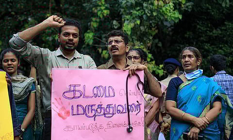 Doctors across Tamil Nadu staged a protest on Thursday condemning the brutal attack on a government oncologist at a hospital (Credit: Hemanathan M) 