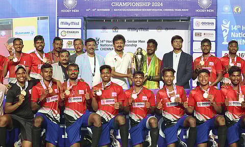 Deputy Chief Minister Udhayanidhi Stalin hands over the winner's trophy to Odisha during presentation ceremony