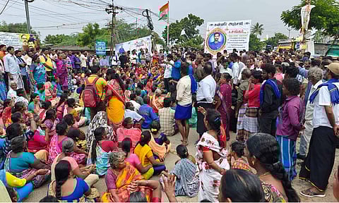 Tiruvottiyur local protest in street