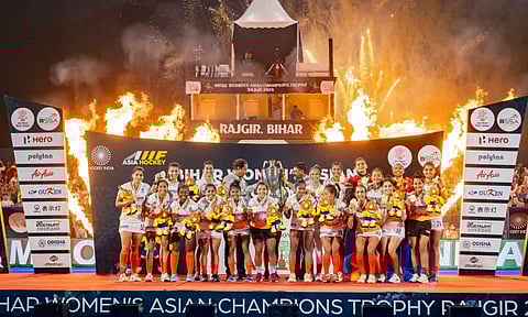  Indian team with the trophy