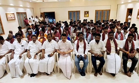 Over 200 cadres quit NTK and joined DMK in the presence of minister Senthil Balaji 