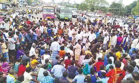 Villagers blocking Arasur Road in Villupuram district demanding distribution of relief and essentials on Tuesday