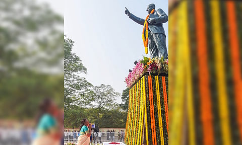 President Droupadi Murmu pays tribute to B.R. Ambedkar on his death anniversary (PTI)