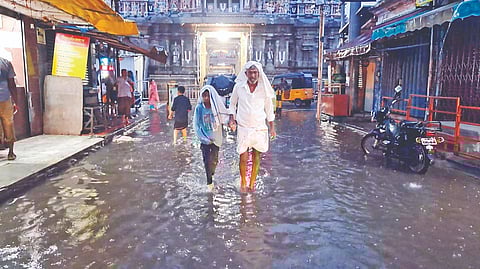Flooded street at Thanjavur