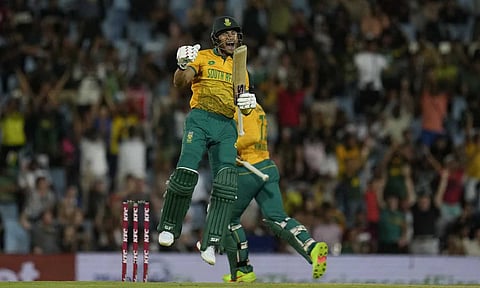 Reeza Hendricks (AP)