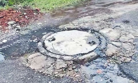 Sewage overflows from manhole at Anna Nagar 4th Street in Korattur 