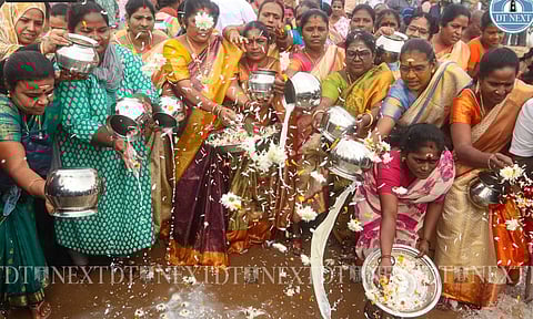 Fishermen families pays homage on 20th year of Tsunami Remembrance day at Nochikuppam, Marina. (Hemanathan M)