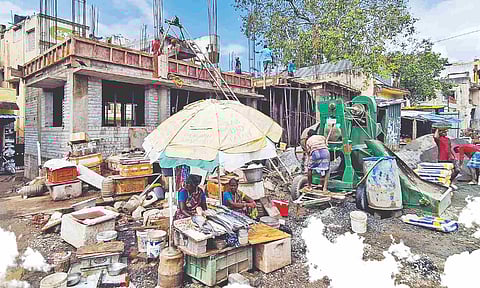 Construction of new market in full swing while vendors sell fish in front of it in Kottivakkam (Hemanathan M)