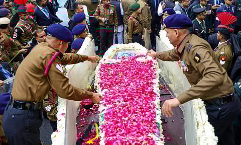 The mortal remains of former prime minister Manmohan Singh being taken to the Nigambodh Ghat for his last rites, near India Gate, in New Delhi (PTI)