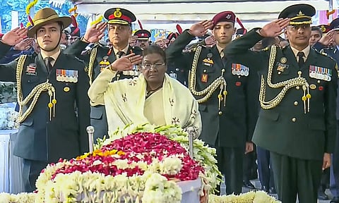 President Droupadi Murmu pays her last respects to former prime minister Manmohan Singh during the latter's state funeral, at the Nigambodh Ghat