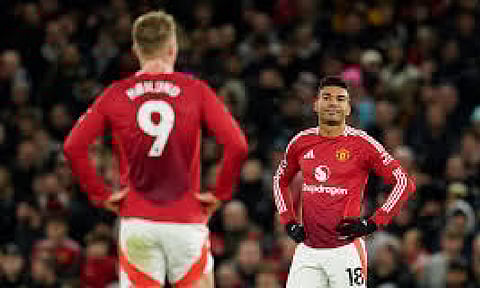 Manchester United's Casemiro, right, and Manchester United's Rasmus Hojlund react after Newcastle's Joelinton scoring his side's second goal 