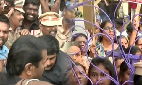 Police arrests Seeman and NTK cadre (Thanthi TV)