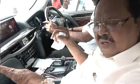  DMK general secretary Duraimurugan speaking to reporters after raids (IANS) 
