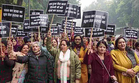 A woman from Punjab raises slogans during a protest outside the residence former Delhi CM and AAP national convener Arvind Kejriwal (PTI)
