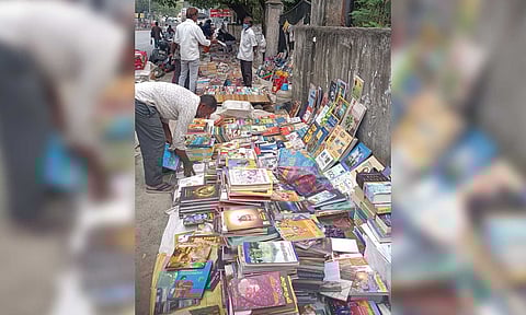 Increase in the number of sellers on the pavement a reason for low sales