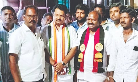 Congress workers seeking votes for DMK candidate VC Chandhirakumar in Erode East bypoll (File photo)
