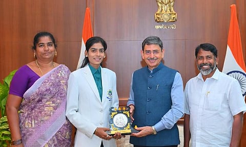 Governor RN Ravi on Monday honoured the reigning world carrom champion, Khazima M Basha (X/@rajbhavan_tn)