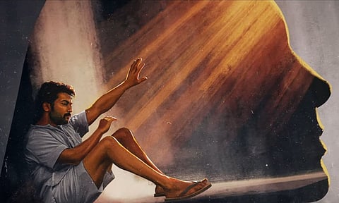 Screengrab from the 'Kannadi Poove' song (Youtube)