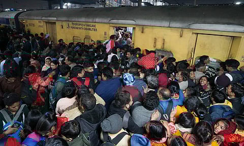 Passengers in a large number at the New Delhi railway station (PTI) 