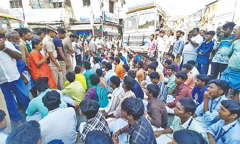 Students staging protest in Tiruvaiyaru