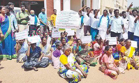 Residents of Arumalaikottai protest inside the Collectorate premises in Thanjavur 